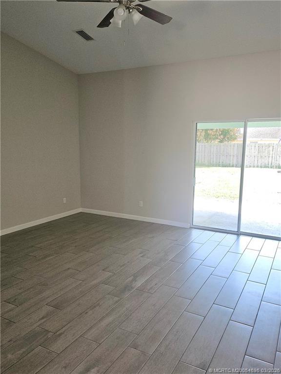 Building Photo - 1410 SW Flounder Ln