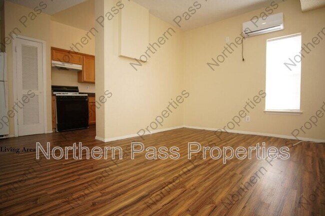 Building Photo - 3403 Pershing Dr