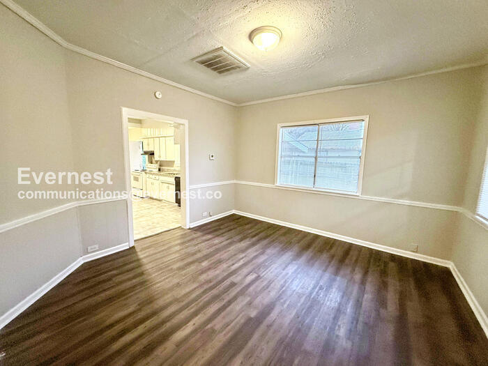 Building Photo - 115 Front St