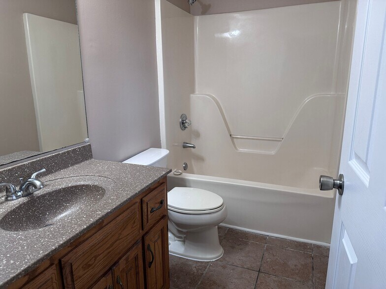 Building Photo - 69 Randi Dr