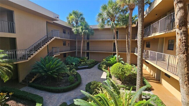 Building Photo - 10425 SW 112th Ave