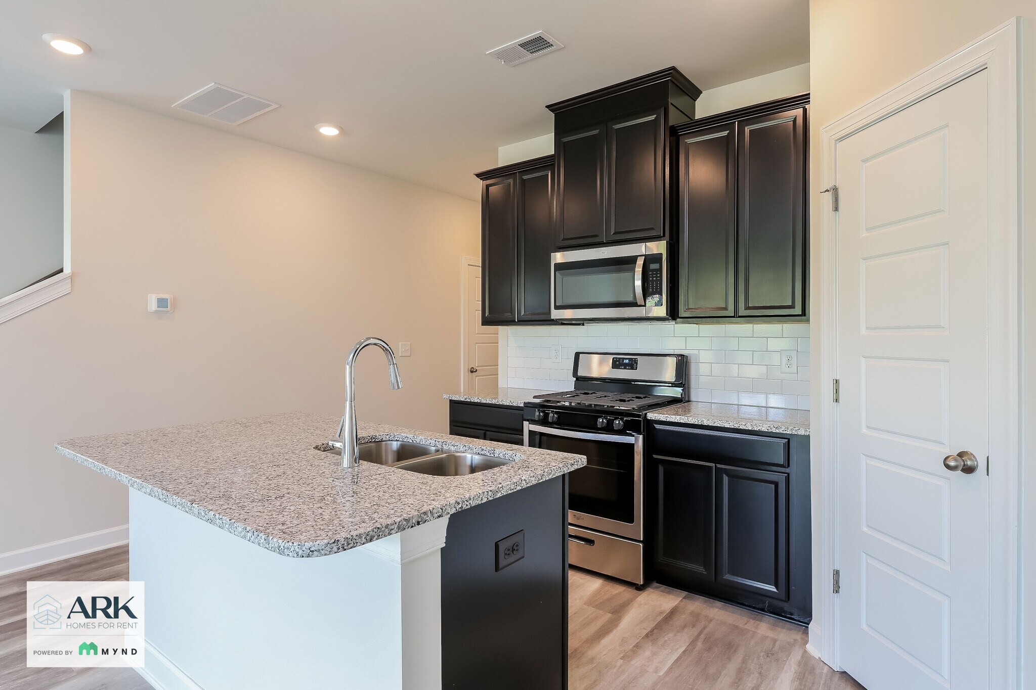 Building Photo - 220 Telford Dr