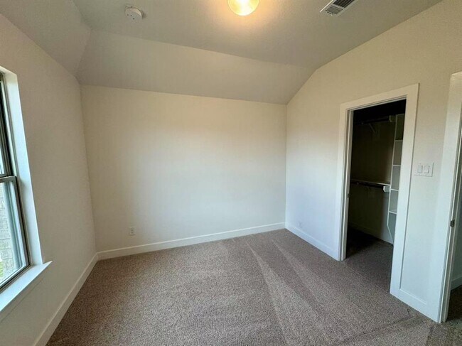 Building Photo - 31019 Sun Vly Dr