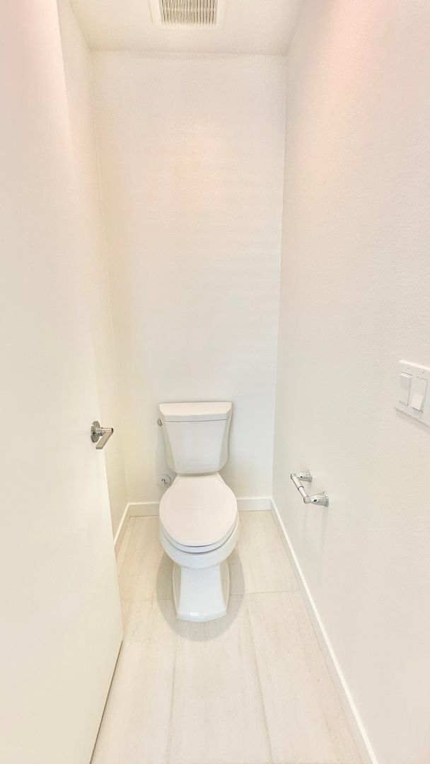 Building Photo - Beautiful, Newer Construction Home in Desi...