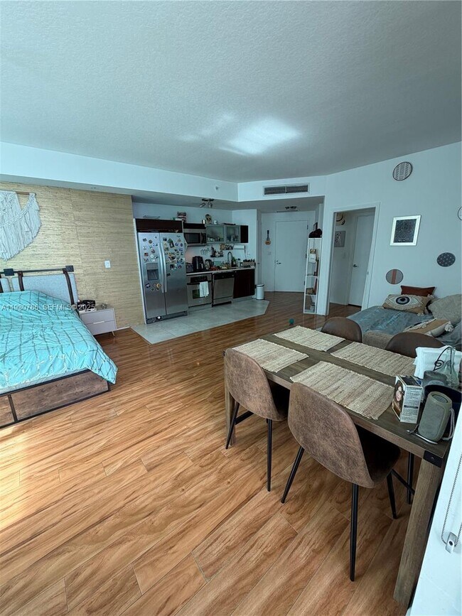 Building Photo - 1900 N Bayshore Dr