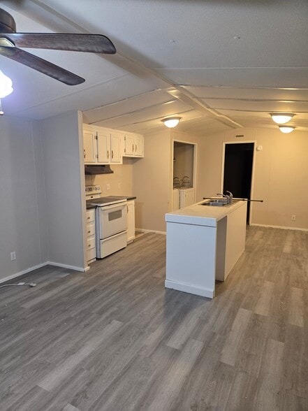 Building Photo - 1066 AL-14