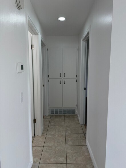 Building Photo - 4438 Losee Dr
