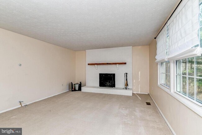 Building Photo - 1209 Crockett Ln