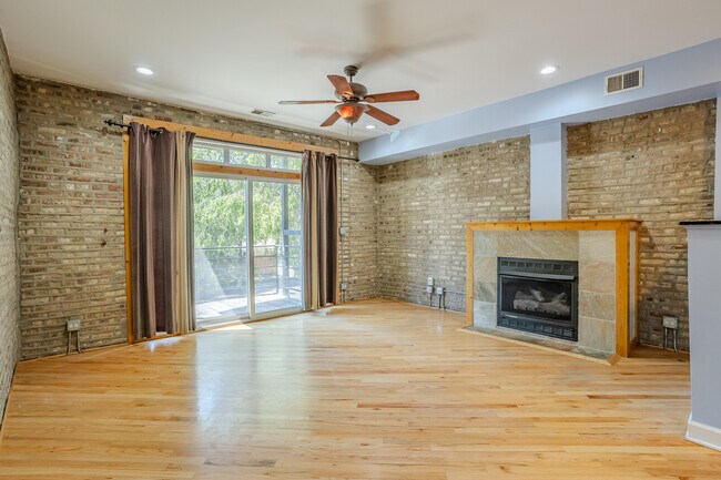 Building Photo - 3100 W Addison St