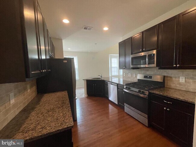 Building Photo - 516 Gray Feather Way