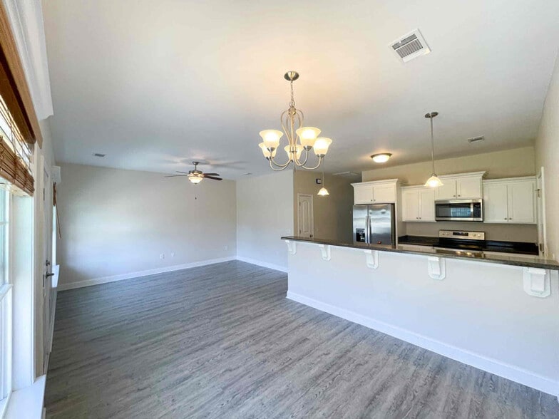 Building Photo - 278 Bridgewater Ln