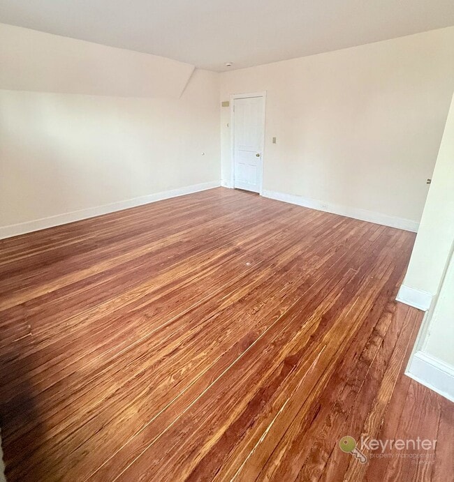 Building Photo - 16 N Rigby Ave