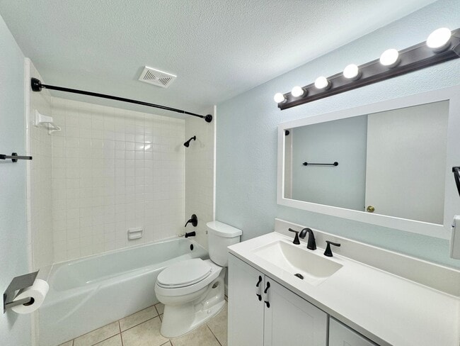 Building Photo - Lake Buckeye Condo