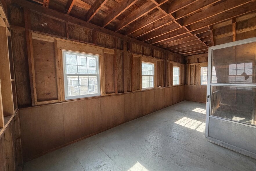 Building Photo - 1040 Broadway