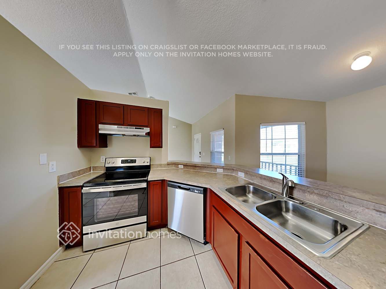 Building Photo - 327 Huron Dr