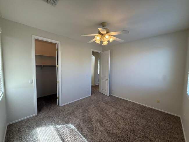 Building Photo - 906 W Glenmere Dr