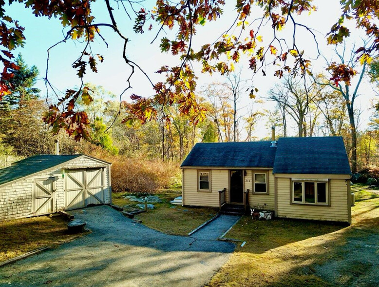 Primary Photo - 252 Cedar St
