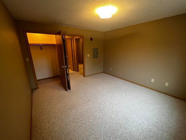 Building Photo - 9748 Island Estates Pl