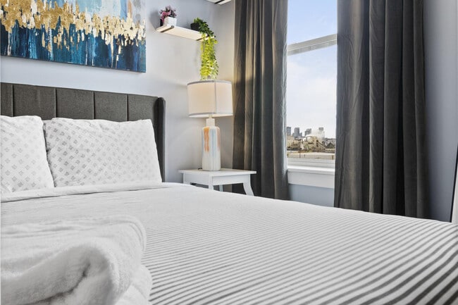 Building Photo - 95 Broadway-SI ID1240368P