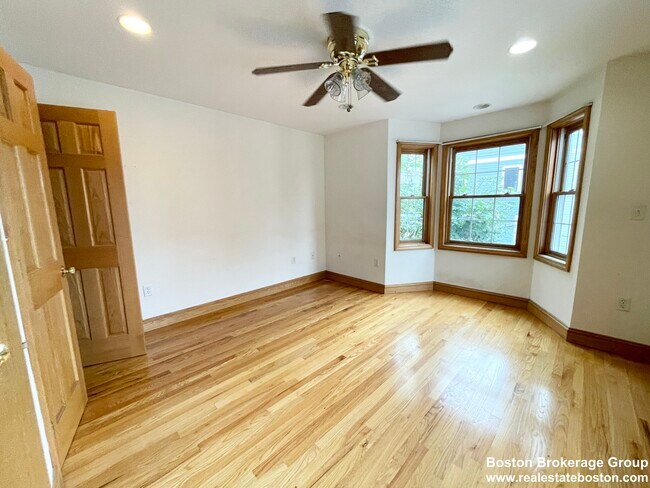 Building Photo - 241 West Third St. #2 South Boston