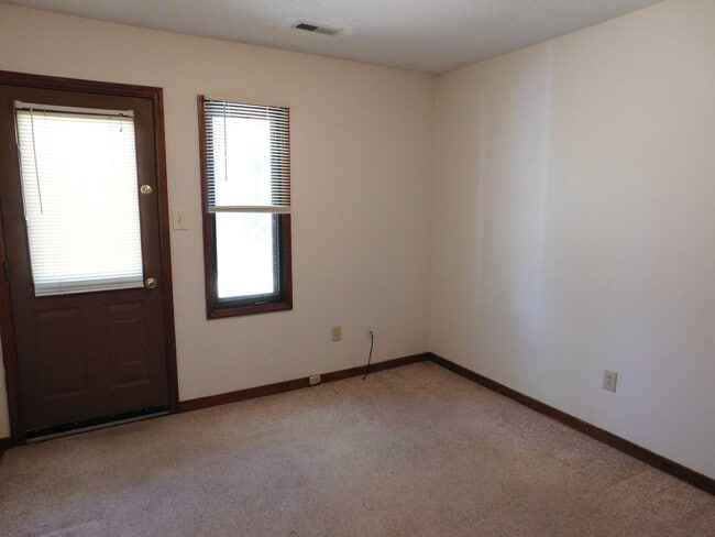 Building Photo - 1542 College Way