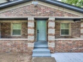 Building Photo - 2100 N Saint Luke Ave