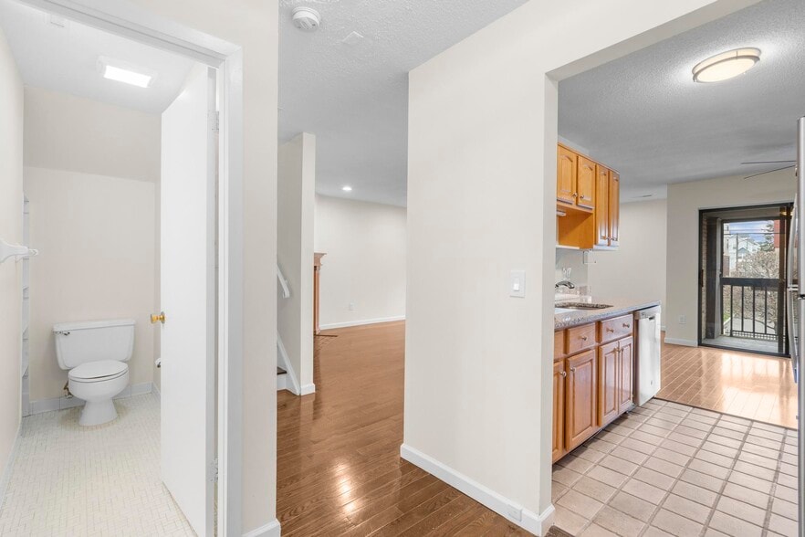 Building Photo - 25 2nd St