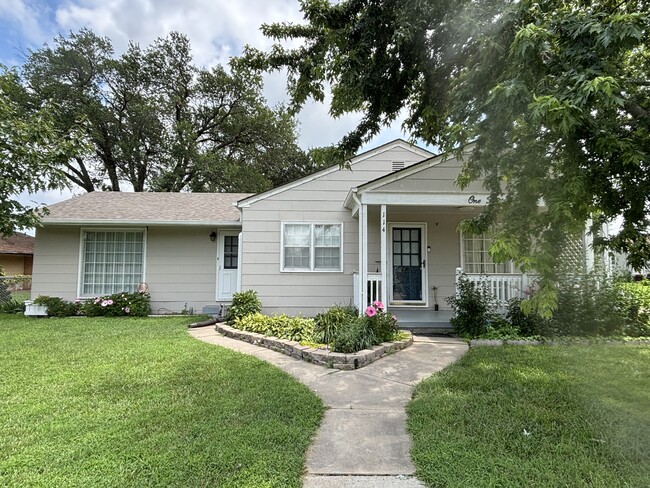 Primary Photo - 114 N Carrie St