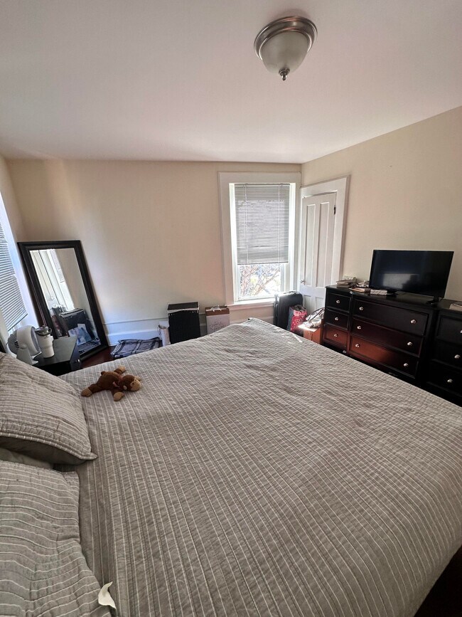 Building Photo - 2975 Whitney Ave