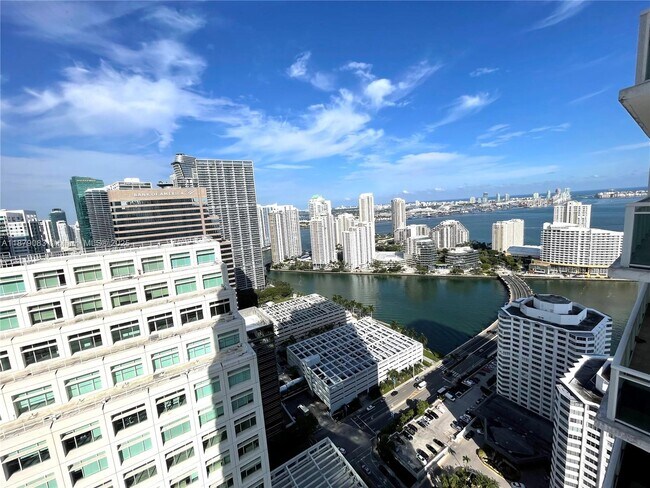 Building Photo - 950 Brickell Bay Dr