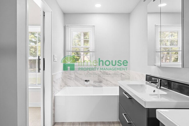 Building Photo - 948 Forest Lakes Cir
