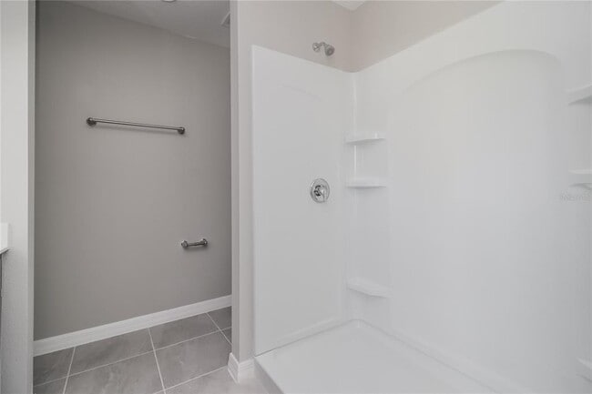 Building Photo - 127 Tulip Ln