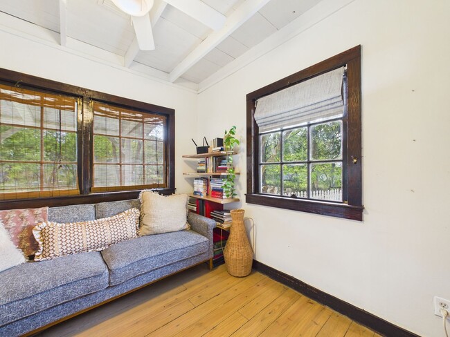 Building Photo - COMING SOON! Charming Cottage in the Center of Town