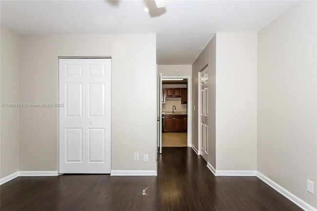 Building Photo - 7109 Glenwood Dr
