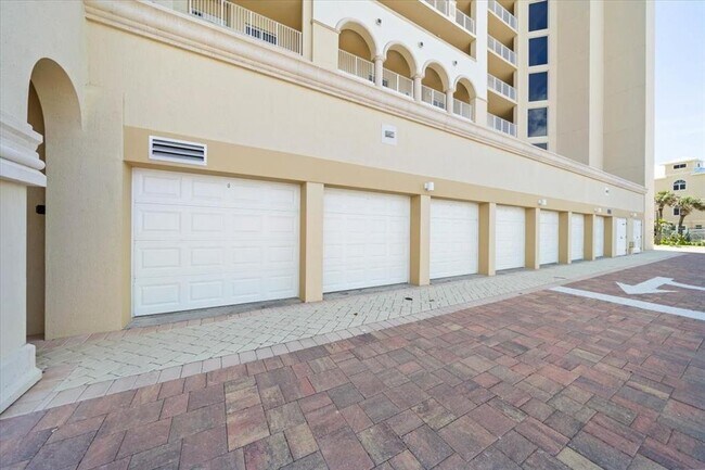 Building Photo - 1025 Jimmy Buffett Mem Hwy