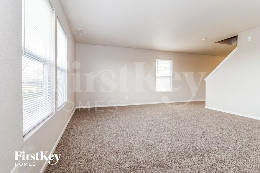 Building Photo - 8624 Hosta Way