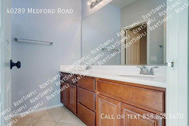 Building Photo - 40289 Medford Rd