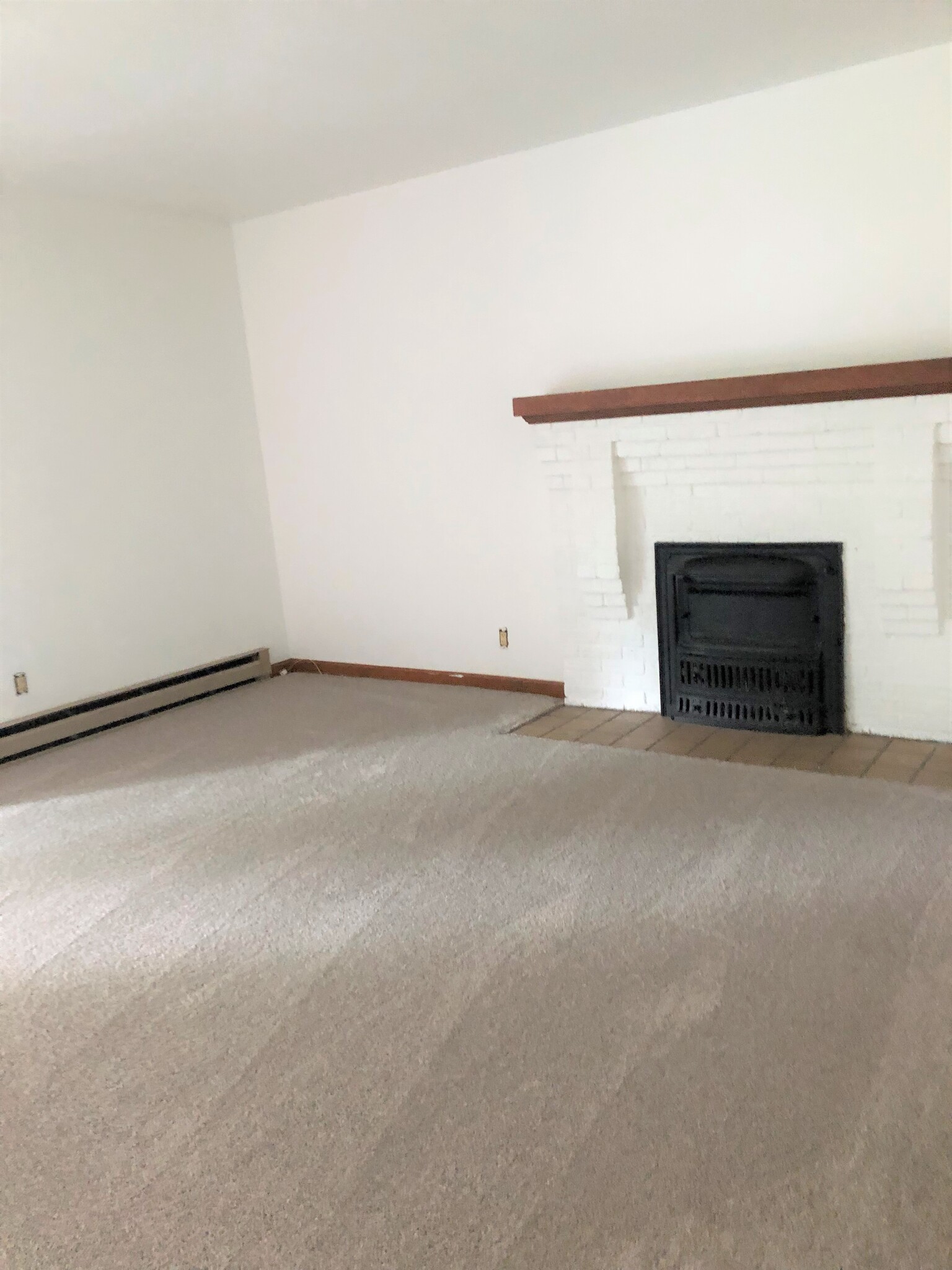 Living Room - 906 N West St