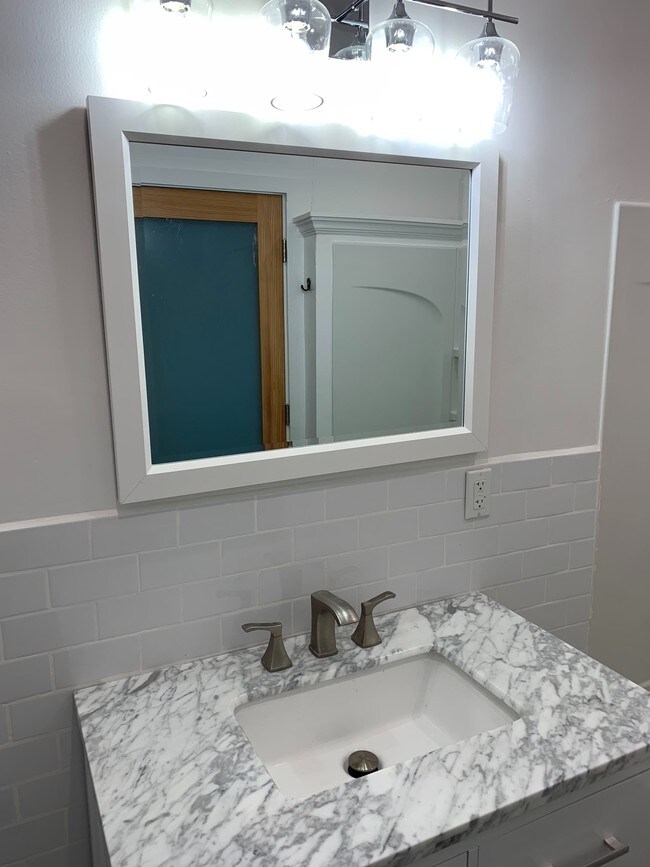 Bathroom 1 - 42 Navy St