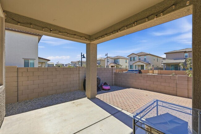 Building Photo - 997 S 150th Dr