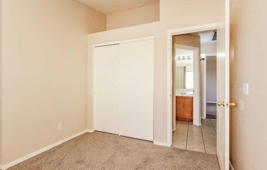 Building Photo - 341 Buford Pl