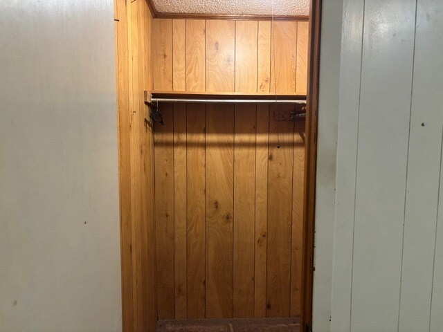 Primary Bedroom 2nd closet (walk-in) - 104 Pamela Cir