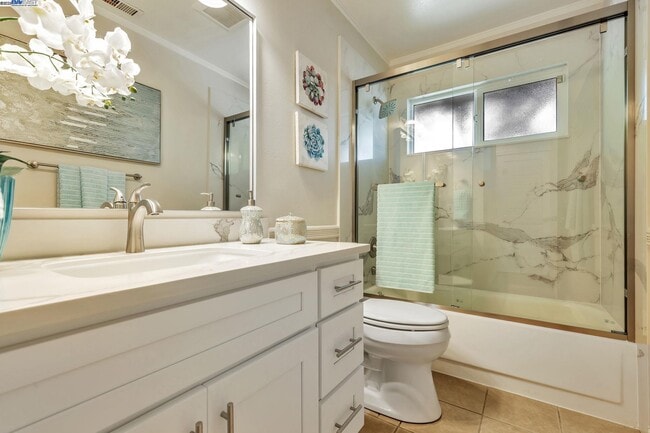 Building Photo - 544 La Copita Ct