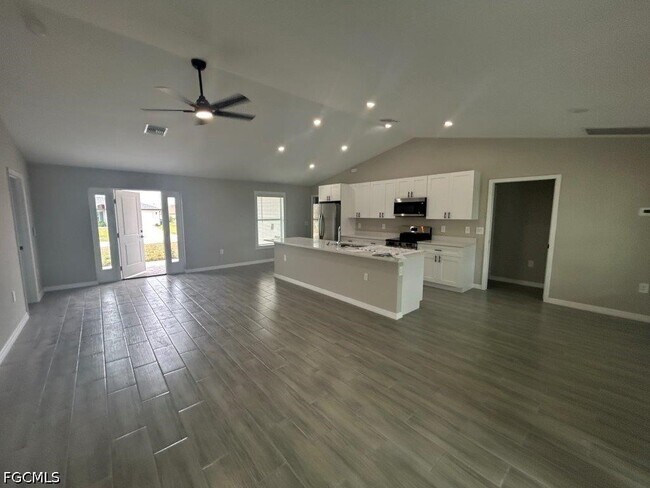 Building Photo - 1312 NE 1st Pl