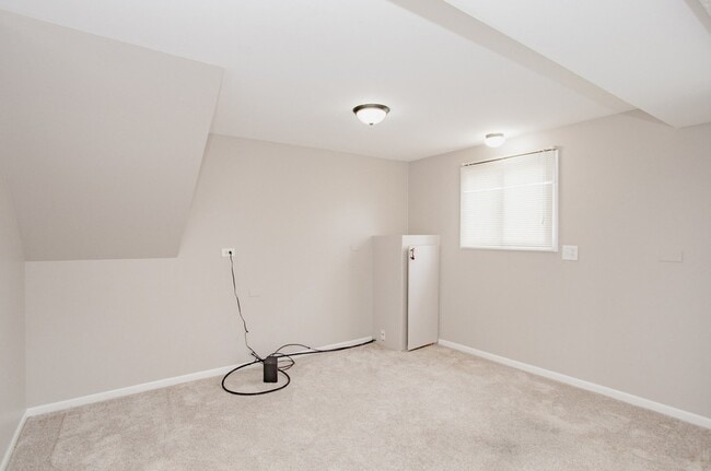 Building Photo - 720 Durham Ln