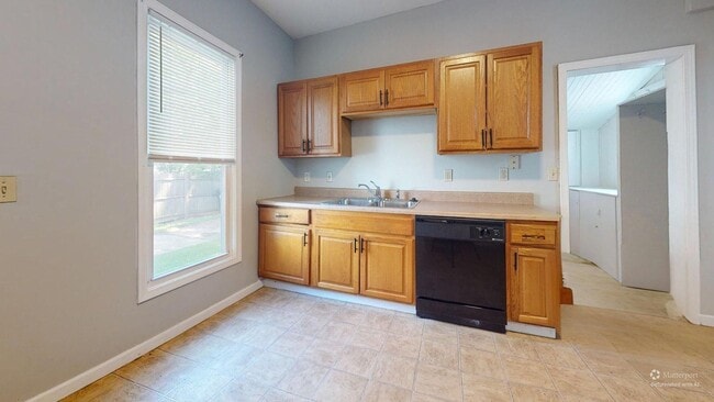 Building Photo - Madison/W.95th neighborhood : 3 bedroom/1 bath single family house available NOW.
