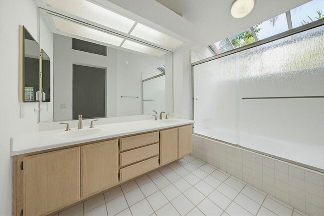 Building Photo - 4 Del Andante