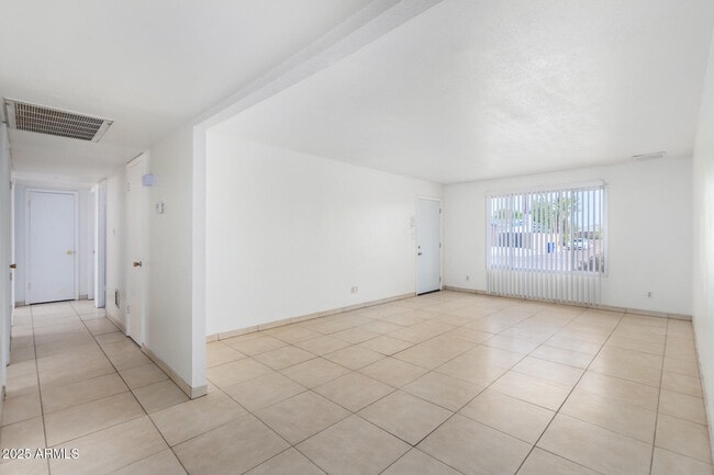 Building Photo - 1348 E Broadmor Dr