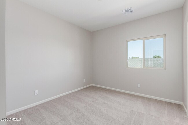 Building Photo - 733 E Commonwealth Ave