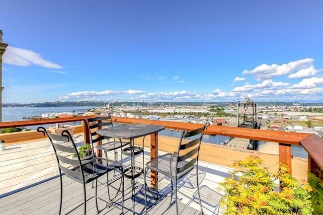 Building Photo - Beautiful Downtown Condo in Tacoma